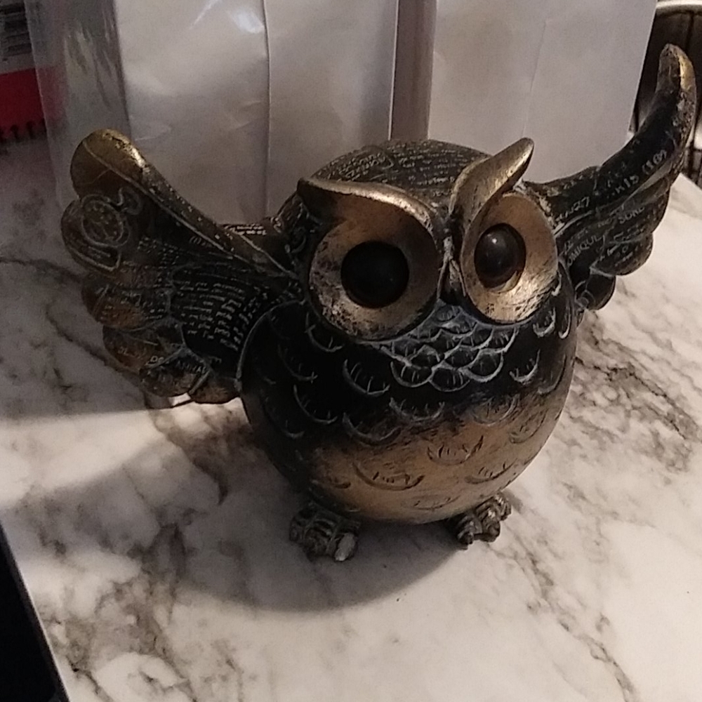 Vintage wood like decorative owl statue